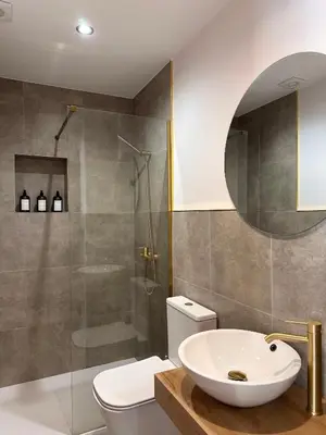 a bathroom with a toilet and a sink and a shower at Lemos Sía in Monforte de Lemos
