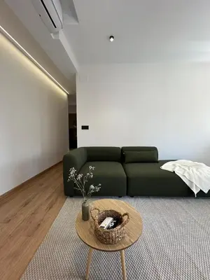 a living room with a green couch and a table at Lemos Agra in Monforte de Lemos