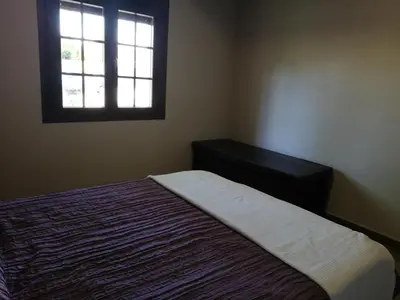a bedroom with a bed and a window at Albergue la Medina de Camponaraya in Camponaraya