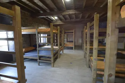 a room with a bunch of bunk beds at Albergue la Medina de Camponaraya in Camponaraya
