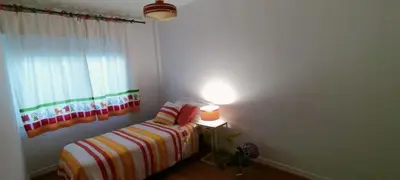 a bedroom with a bed with a lamp and a window at cospeito in Sada