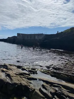 a large body of water with a building in the background at Casa costa de Lugo frente al mar in Nois