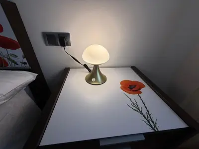 a table with a lamp and a flower on it at Apartamento Lugo Muralla in Lugo