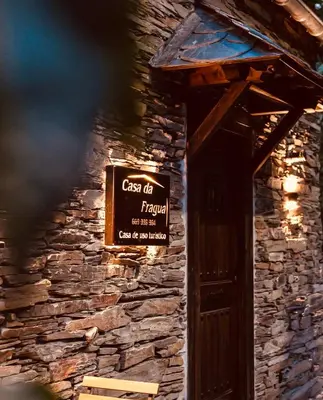 a sign on the side of a stone building at Casa Da Fragua in Samos