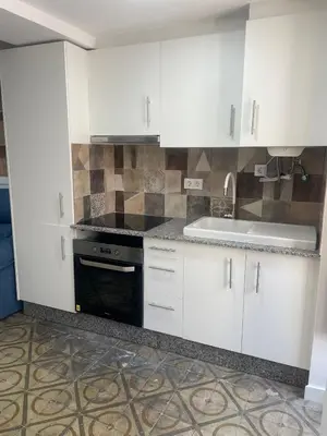 a kitchen with white cabinets and a sink at CASA CRISTINA Alojamiento céntrico en pleno casco histórico y centro de la ciudad in Monforte de Lemos