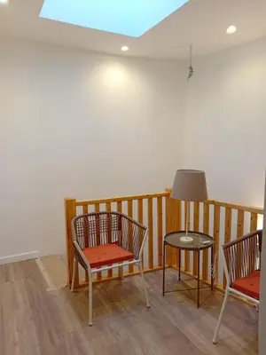 two chairs and a table on a balcony at Duplex en Ribeira Sacra in Sistín