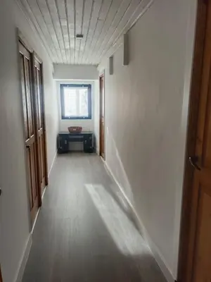 an empty hallway with a door and a window at A Casiña do Anselmiño in Celanova