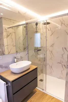 a bathroom with a sink and a shower at Loureira in Pincelo