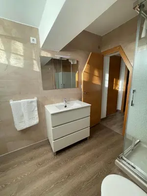 a bathroom with a white sink and a mirror at Apartamento Paseo Malecón Planta 2 in Monforte de Lemos