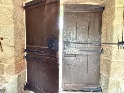 an open wooden door in a stone wall at Casa Aldea de Piñeiro, Turismo Rural Padrón by URent in Padrón