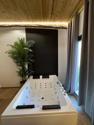 a white bath tub in a room with a plant at Bella Casa Araujo 2 in Teo