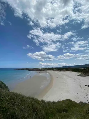 a beach with people on the sand and the water at Casa El Reposo in Barreiros