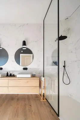 a bathroom with a sink and a mirror at Relax in Santiago de Compostela in Vedra