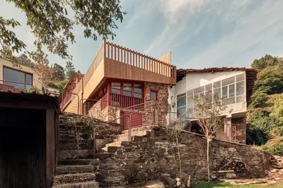 a house on a hill with a stone staircase at Pincelo Nature in Pincelo