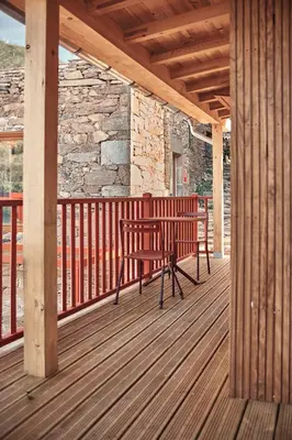 a wooden porch with a bench on a deck at Pincelo Nature in Pincelo