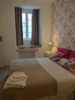 a bedroom with a large bed and a window at Rua Nova Apartment 28, 3 Dormitorios, WIFI, PS4 y Netflix, a 200m Catedral in Santiago de Compostela