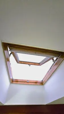 a skylight in the ceiling of a room at Garcia Prieto Vivienda in Santiago de Compostela
