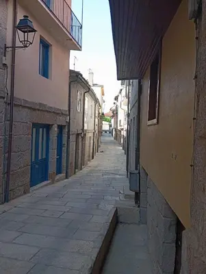 an empty alley with buildings and a street at O Enxido - Vive dentro de la muralla de Ribadavia in Ribadavia