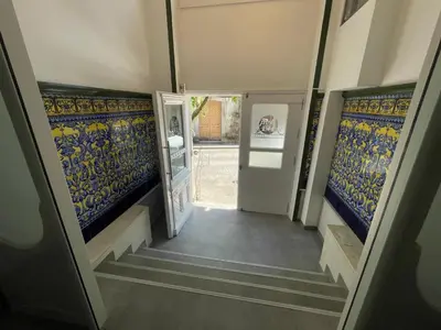 a hallway with blue and yellow tiles on the walls at Paseo Malecón Hab in Monforte de Lemos