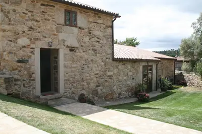 an external view of a stone house at REMANSO DE TRASFONTAO 