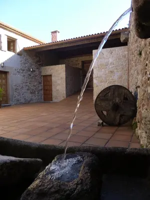 a water fountain in front of a building at Casa Rural A Avoa María in Campo Lameiro