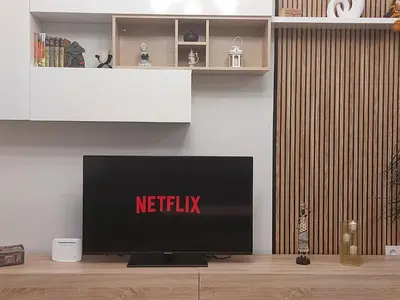 a flat screen tv sitting on top of a wooden table at Apartamento Puerta de San Fernando in Lugo