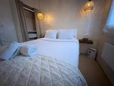a bedroom with a large bed with white sheets and pillows at O descanso do Peregrino in Sarria
