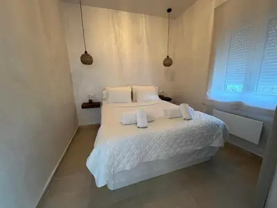 a bedroom with a white bed with two towels on it at O descanso do Peregrino in Sarria