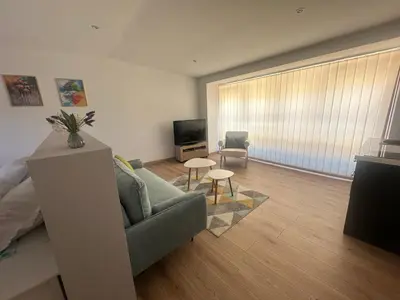 a living room with a couch and a tv at A Casa do Veterinario 1 in Boqueijón