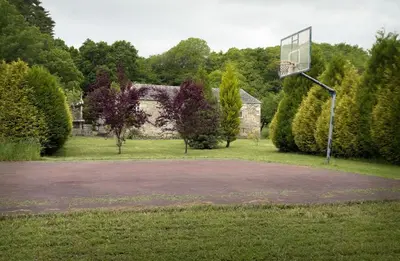 a basketball hoop in front of a house at Casa de Arias in Parga
