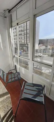 a room with a chair and a window at Piso muy luminoso y céntrico 1D in Santiago de Compostela