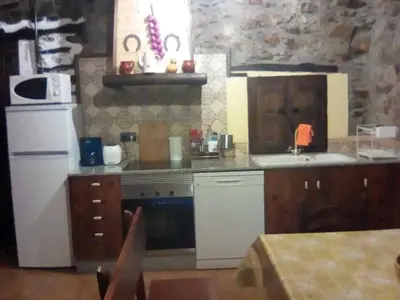 a kitchen with a white stove and a sink at Rincón del Bierzo in Borrenes