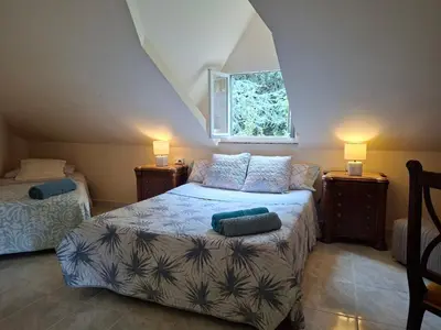 a bedroom with two beds and two lamps and a window at Oasis Ponte San Lázaro in Santiago de Compostela