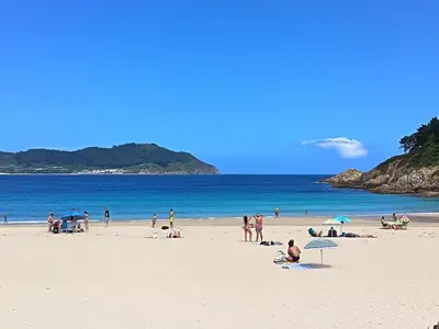 a group of people on a beach near the ocean at Alojamiento con vistas ría de Viveiro-Misericordia in Viveiro