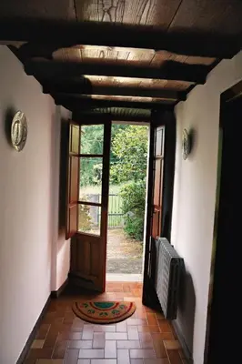 an entrance to a house with a wooden door at Casa do Botas in Sober
