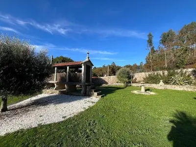 a gazebo in the middle of a grass field at Casal Rural Val Fresco - Casa Hórreo in Curantes