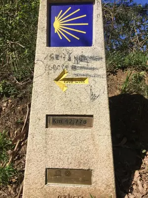 a stone monument with a sign and arrows on it at Casa Garea in Arzúa