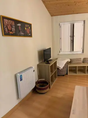 a living room with a tv and a desk with a computer at O lar do Arroio in Allariz