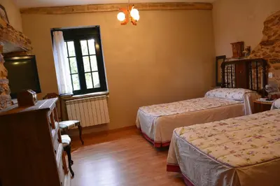 a bedroom with two beds and a window at La Casa de Rosa in Filiel
