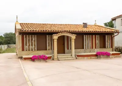 a house with a fence next to a field at YourHouse Casa Canastro in Allariz