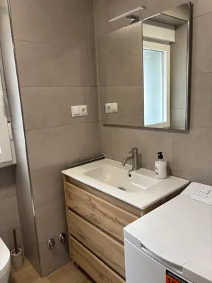 a bathroom with a sink and a mirror at Casa do práctico in Foz