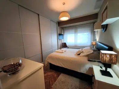 a bedroom with a bed and a table with a bowl on it at piso céntrico y muy luminoso 1C in Santiago de Compostela