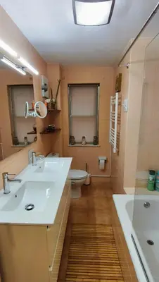 a bathroom with a white sink and a toilet at piso céntrico y muy luminoso 1C in Santiago de Compostela