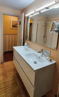a bathroom with a sink and a mirror at piso céntrico y muy luminoso 1C in Santiago de Compostela