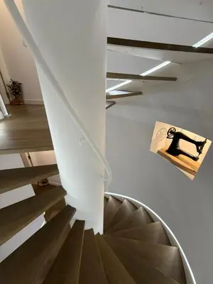 a spiral staircase in a room with wooden floors at Adiva A Zapataría in Puentedeume