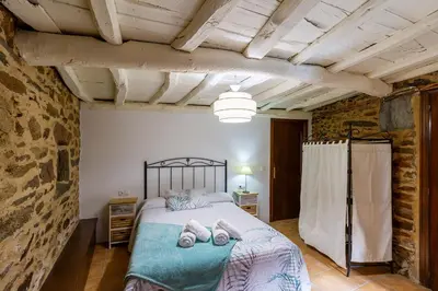 a bedroom with a bed with towels on it at Casa Ruperto in Doade