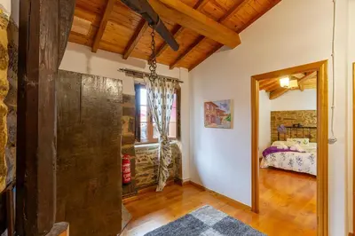a living room with a wooden ceiling at Casa Ruperto in Doade