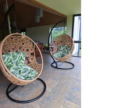 two wicker chairs sitting in a room at Albergue Casa Cruceiro de Ferreiros in Ferreiros