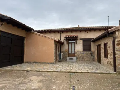 a house with a door and a driveway at La Venta del Clavo in Astorga