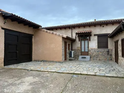 a house with a door and a driveway at La Venta del Clavo in Astorga